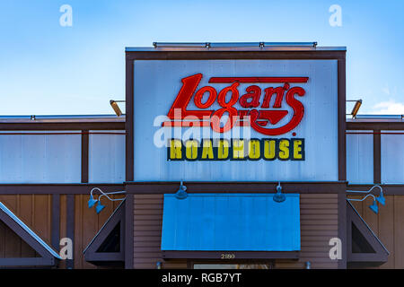 York, PA, USA - Dezember 18, 2018: Logan's Roadhouse ist eine US-amerikanische Restaurantkette mit mehr als 215 Standorten in 23 Staaten. Stockfoto