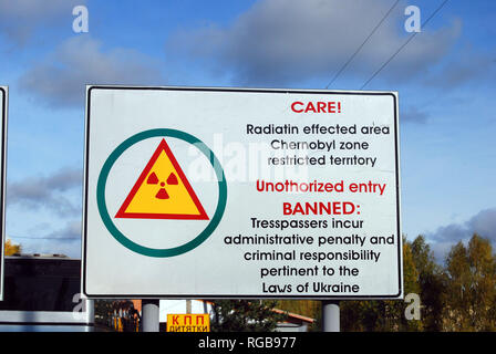 Wegweiser an den Rand der Sperrzone von Tschernobyl in der Ukraine Stockfoto