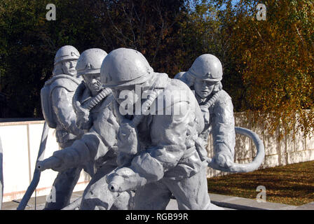 Denkmal für die Liquidatoren von Tschernobyl, die mutig mit dem nuklearen Katastrophe 1986 behandelt Stockfoto