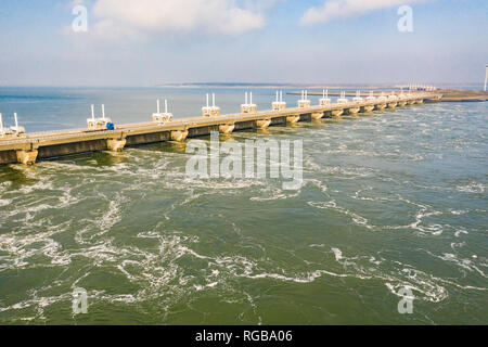 Die Deltawerke in Zeeland, Niederlande gegen Hochwasser zu schützen. Nach der Nordsee Flut von 1953 Die Deltawerke erstellt wurden. Stockfoto