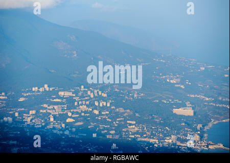 Jalta von Krimberge in Okhotnyche, Krim, Ukraine gesehen. Oktober 2008 © wojciech Strozyk/Alamy Stock Foto Stockfoto