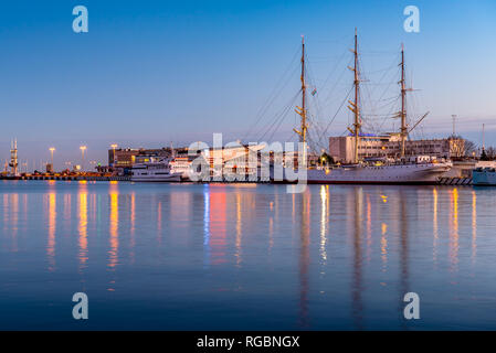 GDYNIA, Polen - Januar 7, 2018: Das Dar Pomorza (das Geschenk von Mecklenburg-vorpommern) am Hafen in Gdynia. Stockfoto