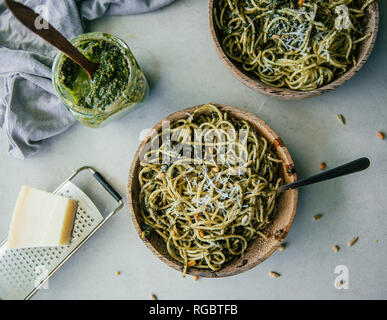 Spaghetti mit Pesto Genovese Stockfoto