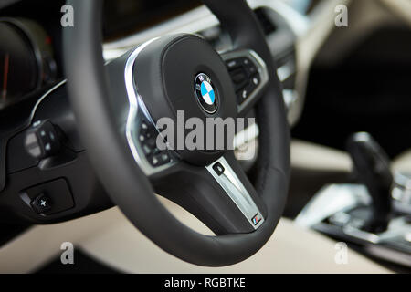 Katowice, Polen -05.17 .2017 Das Lenkrad des BMW 5er, Modell 2017 Stockfoto