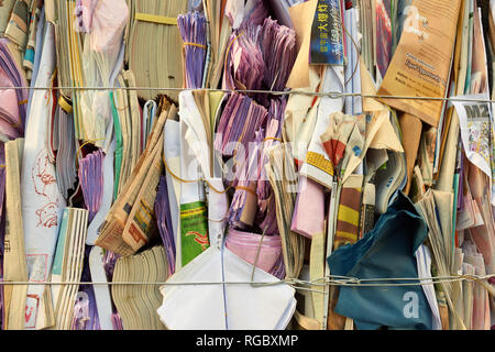 HONG KONG - Oktober 25, 2015: Nahaufnahme von Stapel von Papier für das Recycling in Hong Kong Stockfoto