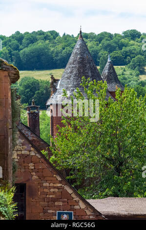 Rote Häuser aus Stein in Collonges-la-Rouge, Limousin, Frankreich Stockfoto