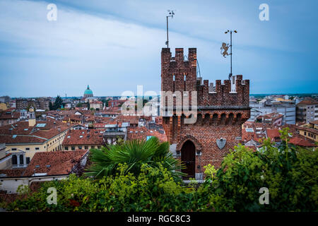 Italien, Friaul - Julisch Venetien, Udine, Turm, cityview Stockfoto