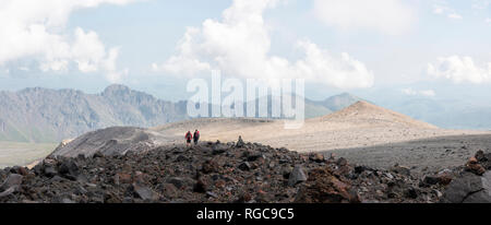 Russland, Kaukasus, Bergsteiger Wandern im oberen Baksan Tal Stockfoto