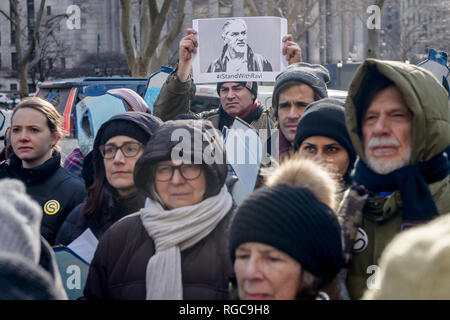 New York, Vereinigte Staaten. 28 Jan, 2019. Das neue Heiligtum Koalition für eine Mobilisierung der Mitglieder der Gemeinschaft und Verbündete für einen Jericho zu sammeln Spaziergang rund um das Federal Building in 26 Federal Plaza am 28 Januar, 2019 in Solidarität mit Ravi Ragbir, Executive Director der New Sanctuary Coalition, als er gezwungen wurde, sich mit der Einwanderungs- und Zollbehörden (ICE) prüfen. Credit: Erik McGregor/Pacific Press/Alamy leben Nachrichten Stockfoto