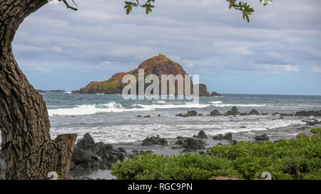 Die Ansicht der alau Insel von koki Strand auf Maui, Hawaii Stockfoto