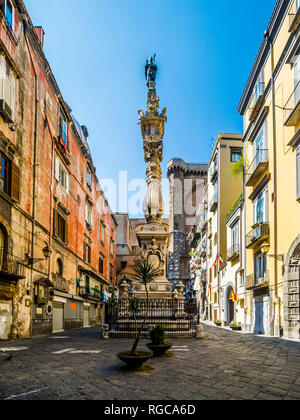 Italien, Kampanien, Neapel, Obelisco di San Gennaro in Piazza Sisto Riario Sforza Stockfoto