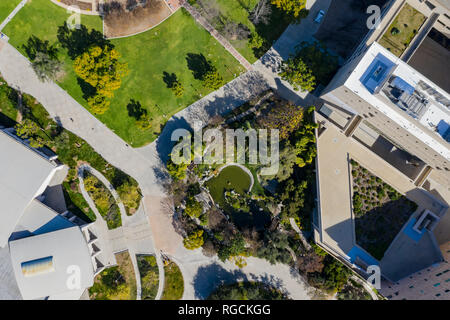 Antenne plan Blick auf den Japanischen Garten in Cal Poly Pomona Campus, Kalifornien Stockfoto