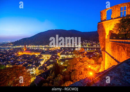 Deutschland, Baden-Württemberg, Heidelberg, Stadtblick, blaue Stunde Stockfoto