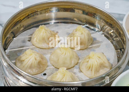 Nahaufnahme von Gedünstetem Suppe Knödel, aßen in Los Angeles County, Kalifornien Stockfoto