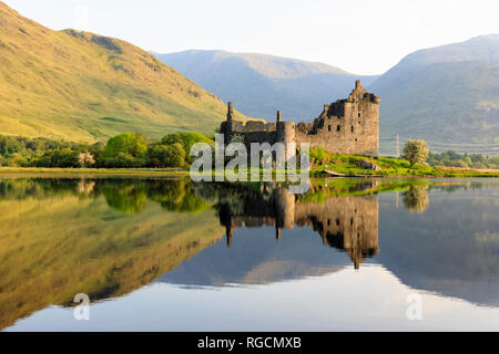 Großbritannien, Schottland, Scottish Highlands, Argyll und Bute, Loch Awe, Burgruine Kilchurn Castle Stockfoto