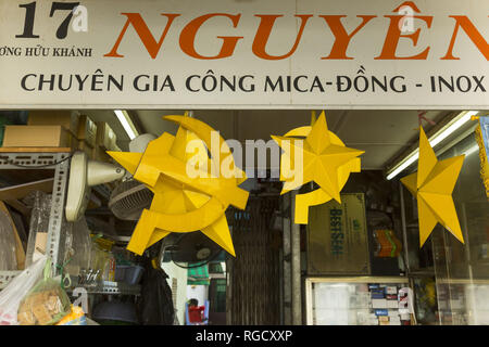 Kommunistische Symbole im Shop in Ho Chi Minh, Vietnam Stockfoto