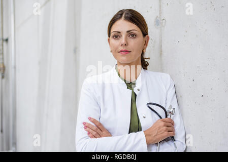 Porträt von einer Ärztin mit Stethoskop Stockfoto