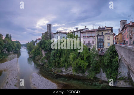 Italien, Friaul - Julisch Venetien, Cividale del Friuli, Devil's Bridge, Natisone Fluss Stockfoto