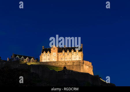 Großbritannien, Schottland, Edinburgh, Castle Rock, Edinburgh Burg bei Nacht Stockfoto