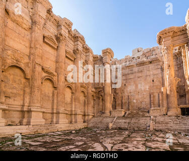 Der Innenraum und das Heiligtum des Tempels von Bacchus, Heliopolis römische Ruinen, Baalbek, Libanon Stockfoto