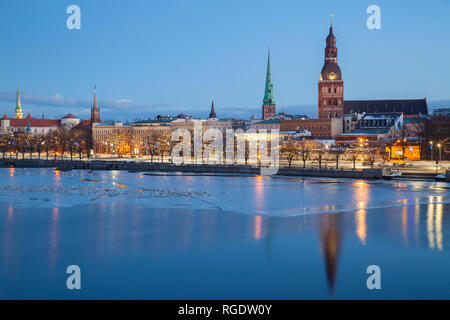 Winter Dawn in der Altstadt von Riga, Lettland. Stockfoto