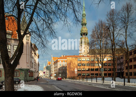 Wintermorgen in der Altstadt von Riga, Lettland. Stockfoto