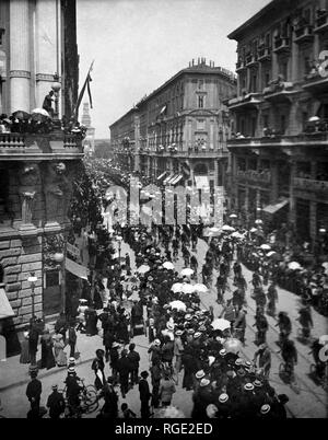 Feier zum zehnten Jahrestag des Touring Club Italiano, via Dante, Mailand 1905 Stockfoto