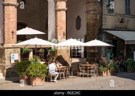 Cafe, Stadt Montalcino, Toskana, Italien Stockfoto