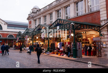 London, England - 21. Januar 2019. Erst im Jahre 1654 eröffnet als open air Obst und Gemüse Markt, Covent Garden Market, wie es sitzt jetzt in 1 geöffnet wurde Stockfoto