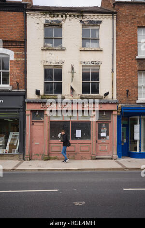 Die parveen Balti indischen Imbiss und Restaurant in Wyle Cop Shrewsbury geschlossen 2008 und Links verlassen. Stockfoto