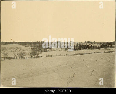 . Bulletin der geologischen Gesellschaft von Amerika. Geologie. Abbildung 1.-Ansicht oder East End oder Rock Gouge Blick wurde nach Norden, wo Schlucht gelangt Butternut Tal, und zeigt Delta Ansammlungen mit einer Kappe bedeckt durch Drumlins auf der anderen Seite des Tals. Abbildung 2. - Blick nach Norden über Jamesvii. le Schlucht zeigt Ende der grossen Terrasse (links auf den mittleren Teil der Ansicht), die auf der südlichen Seite ist, und die Gesichter der drei Terrassen auf der Nordseite der Schlucht ROCK UND JAMESVILLE Schluchten. Bitte beachten Sie, dass diese Bilder aus gescannten Seite Bilder, die digital für die Lesbarkeit erhöht worden sein können extrahiert werden - Färbung Stockfoto