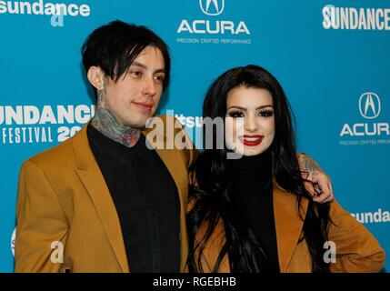 Ronnie Radke, Paige bei der Ankunft für den Kampf MIT MEINER FAMILIE Premiere auf dem Sundance Film Festival 2019, Ray Theater, Park City, UT 28. Januar 2019. Foto: JA/Everett Collection Stockfoto