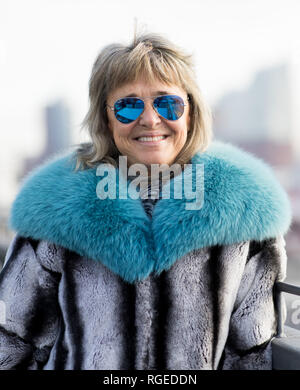 Hamburg, Deutschland. 29 Jan, 2019. Rock Sänger Suzi Quatro präsentiert ihr neues Album "No Control" Auf einer Presseveranstaltung im Hard Rock Cafe Hamburg an den Landungsbrücken. Credit: Christian Charisius/dpa/Alamy leben Nachrichten Stockfoto