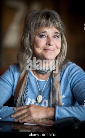 Hamburg, Deutschland. 29 Jan, 2019. Rock Sänger Suzi Quatro präsentiert ihr neues Album "No Control" auf einer Pressekonferenz im Hard Rock Cafe Hamburg. Credit: Christian Charisius/dpa/Alamy leben Nachrichten Stockfoto