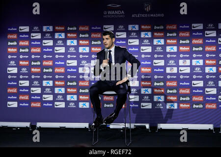 Alvaro Morata während seiner offiziellen Vorstellung als neuer Spieler von Atletico de Madrid an Wanda Metropolitano Stadion in Madrid gesehen. Stockfoto