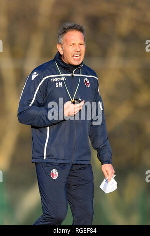 Foto Massimo Paolone/LaPresse 29 Maggio 2005 2019 Bologna, Italia sport Primo allenamento allenatore Calcio FC Bologna Sinisa Mihajlovic - Campionato di calcio Serie A TIM 2018/2019 - Centro Tecnico" Niccolo Galli" Nella Foto: Sinisa Mihajlovic Foto Massimo Paolone/LaPresse Januar 29, 2019 Bologna, Italien Sport Fussball Erste training Trainer FC Bologna Sinisa Mihajlovic - Italienische Fußball-Liga einen TIM 2018/2019 - "Niccolo Galli "Technical Center. In der Pic: Sinisa Mihajlovic Stockfoto