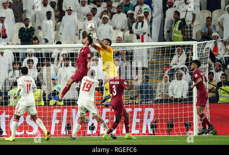 Januar 29, 2019: Saad Al Sheeb von Katar Boxen die Bal-Weg während Qatar v VAE an der Abu Dhabi in Abu Dhabi, Vereinigte Arabische Emirate, AFC Asian Cup, asiatische Fußball-Meisterschaft. Ulrik Pedersen/CSM. Stockfoto