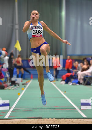 Britische Heptathlete Niamh Emerson in Aktion während der Waliser Senior Leichtathletik WM/Kombinierte Veranstaltungen Indoor Internationale 2019 bei N.I.A.C in Cardiff. Stockfoto