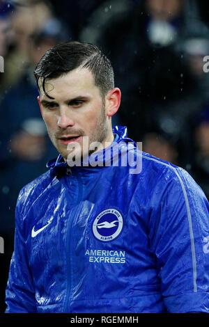 London, Großbritannien. 29. Januar, 2019. Solly März von Brighton erwärmt sich während der Premier League Match zwischen Fulham und Brighton und Hove Albion im Craven Cottage, London, England am 29. Januar 2019. Foto von Carlton Myrie. Nur die redaktionelle Nutzung, eine Lizenz für die gewerbliche Nutzung erforderlich. Keine Verwendung in Wetten, Spiele oder einer einzelnen Verein/Liga/player Publikationen. Credit: UK Sport Pics Ltd/Alamy leben Nachrichten Stockfoto