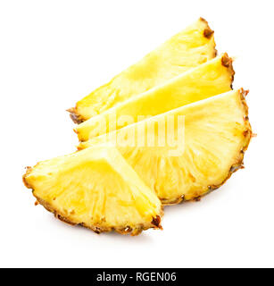 In Scheiben geschnittene Ananas Obst auf weißem Hintergrund Stockfoto