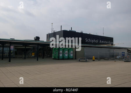 Auf der Ebene Aussichtsplattform am Flughafen Schiphol in Amsterdam in den Niederlanden. Stockfoto