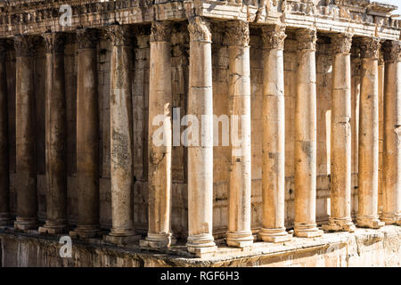 Massiven Steinsäulen von Bacchus Tempel, römische Ruinen, Heliopolis Baalbek, Libanon Stockfoto