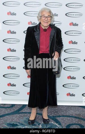 Judith Kerr ankommen für die Oldie des Jahres Auszeichnungen bei Simpson's in The Strand, London. Stockfoto