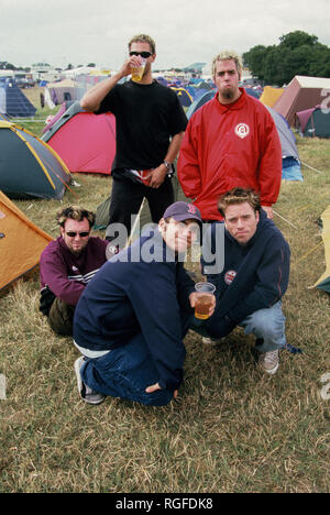 Die Bloodhound Gang band fotografiert backstage auf dem Glastonbury Festival 2000. Somerset, England, Vereinigtes Königreich. Stockfoto