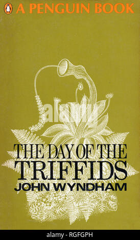 Der TAG DER TRIFFIDS - ein Science-Fiction-Roman von John Wyndham. Abdeckung der Penguin Edition 1968. Stockfoto