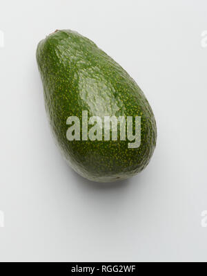 Avocado Grün auf weißem Hintergrund Stockfoto