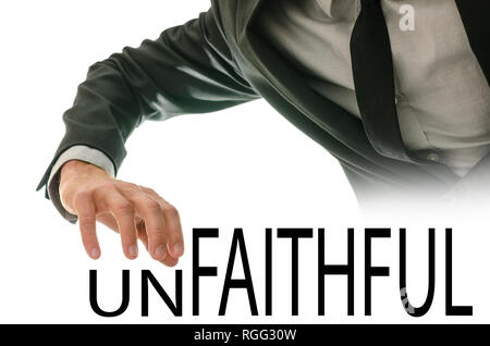 Konzeptionelle Bild, Untreue oder Treue - ein Mann trifft eine Auswahl, als Er streckt seine Hand aus, die Vereinten Nationen zu entfernen - am Anfang der wor Stockfoto