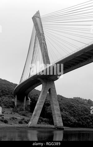 Brücke über den Fluss Aulne Brest in der Bretagne auf der Halbinsel; West Frankreich, Pont De Terenez Stockfoto