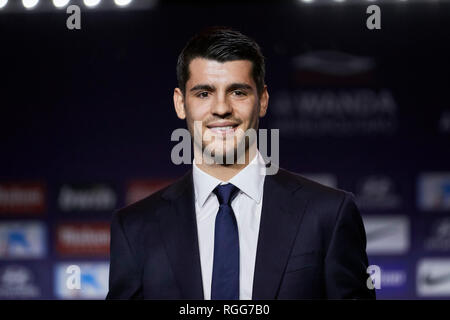 Alvaro Morata während seiner offiziellen Vorstellung als neuer Spieler von Atletico de Madrid an Wanda Metropolitano Stadion in Madrid gesehen. Stockfoto