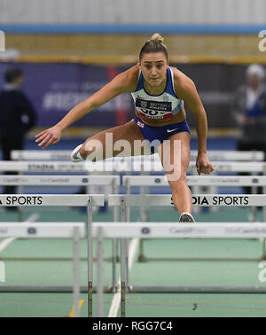 Britische Heptathlete Niamh Emerson in Aktion während der Waliser Senior Leichtathletik WM/Kombinierte Veranstaltungen Indoor Internationale 2019 bei N.I.A.C in Cardiff. Stockfoto